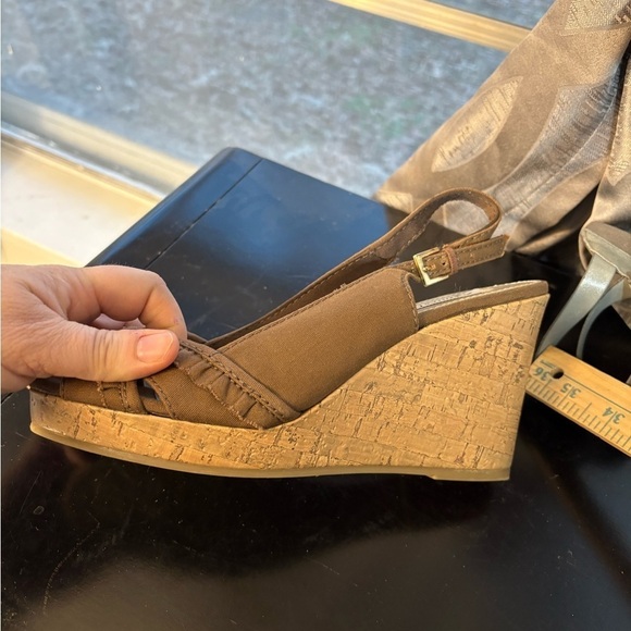 American Eagle Outfitters Women’s Taupe Open Toe Wedges Size 8.5 - Picture 10 of 10